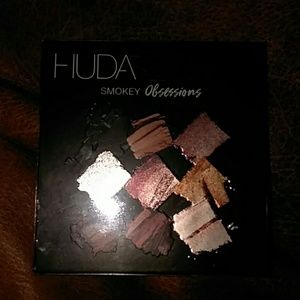Huda Beauty Smokey obsessions